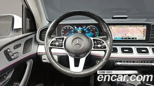 Mercedes-Benz GLE-Class 2020 — Photo 8/20