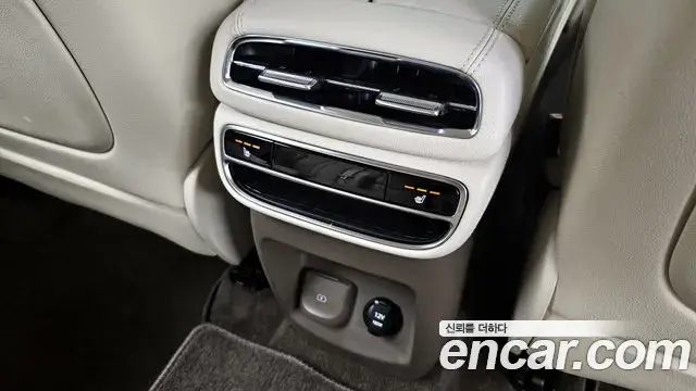 Genesis GV80 2023 — ფოტო 18/33
