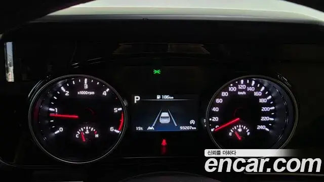 Kia Carnival 2021 — Фото 8/20