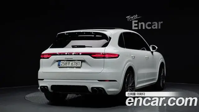 Porsche Cayenne 2021 — Şəkil 17/30