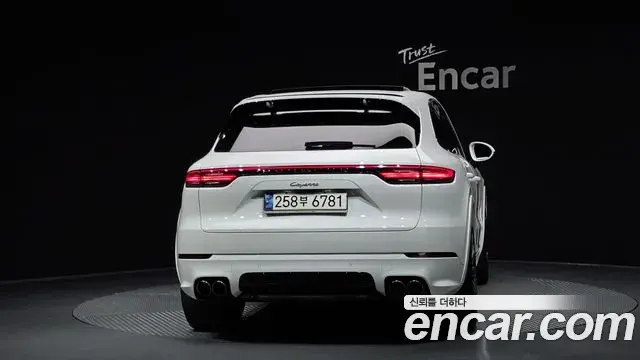 Porsche Cayenne 2021 — Şəkil 10/30