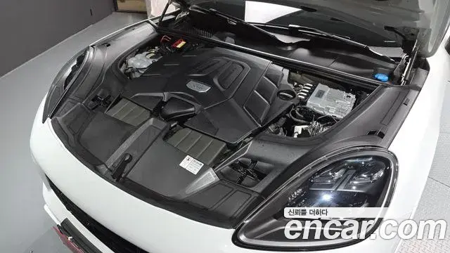 Porsche Cayenne 2021 — Şəkil 16/30