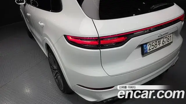 Porsche Cayenne 2021 — Şəkil 27/30