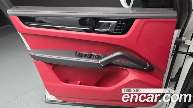 Porsche Cayenne 2021 — Şəkil 21/30