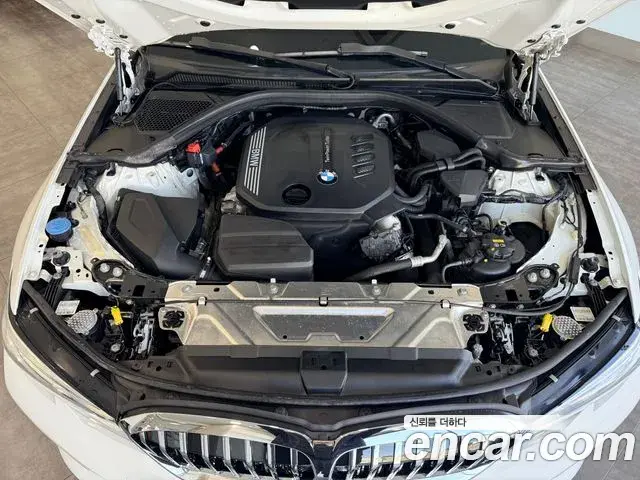 BMW 3 Series 2022 — Şəkil 14/18