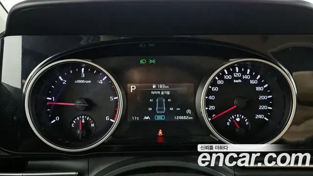 Kia Carnival 2022 — Фото 8/20