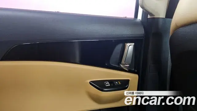 Kia Carnival 2022 — Şəkil 25/30
