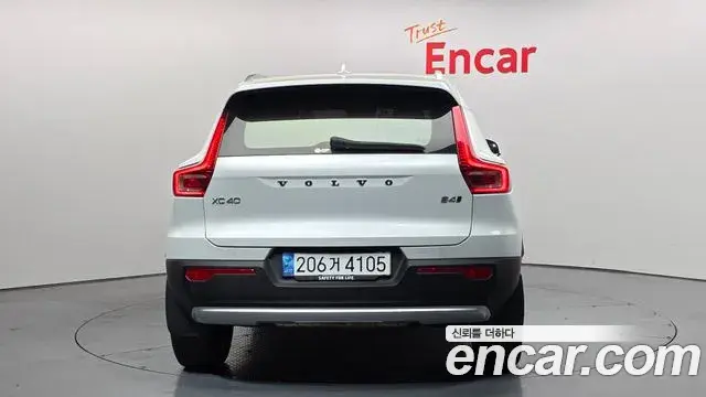 Volvo XC40 2023 — Фото 3/20