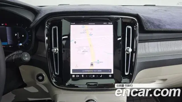 Volvo XC40 2023 — Фото 14/20