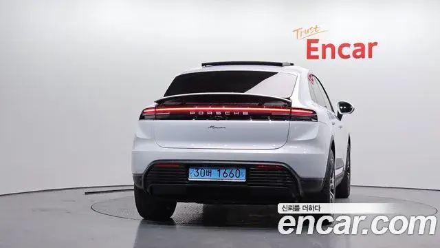 Porsche Macan EV 2025 — Photo 13/20