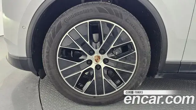 Porsche Macan EV 2025 — Photo 6/20