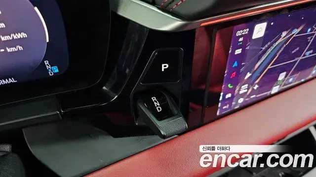 Porsche Macan EV 2025 — Photo 19/20