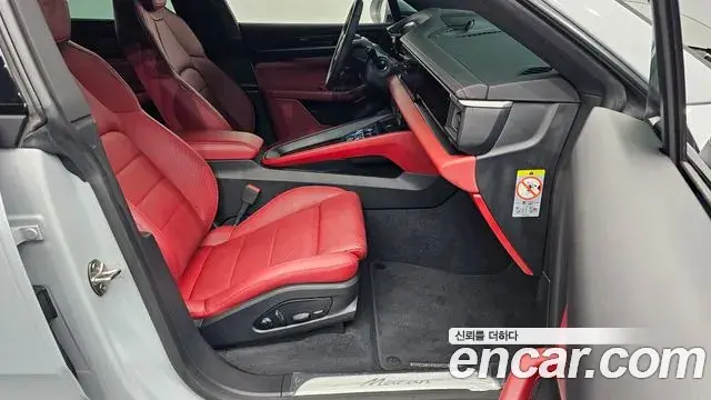 Porsche Macan EV 2025 — Photo 16/20
