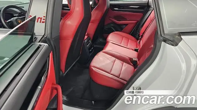 Porsche Macan EV 2025 — Photo 17/20