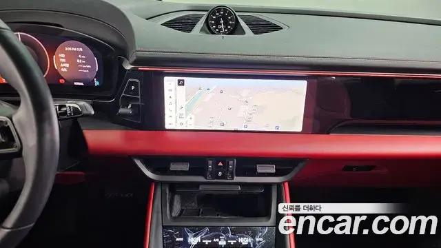 Porsche Macan EV 2025 — Photo 9/20