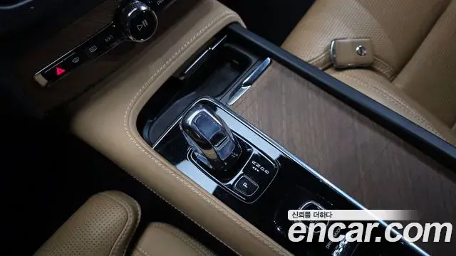 Volvo XC90 2018 — Фото 9/20
