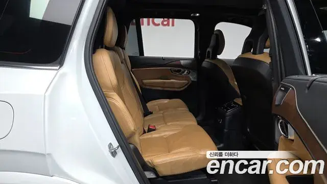 Volvo XC90 2018 — Фото 11/20