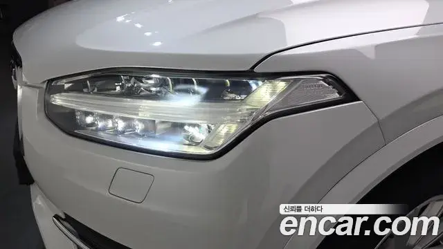 Volvo XC90 2018 — ფოტო 10/33