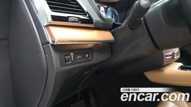Volvo XC90 2018 — ფოტო 22/33