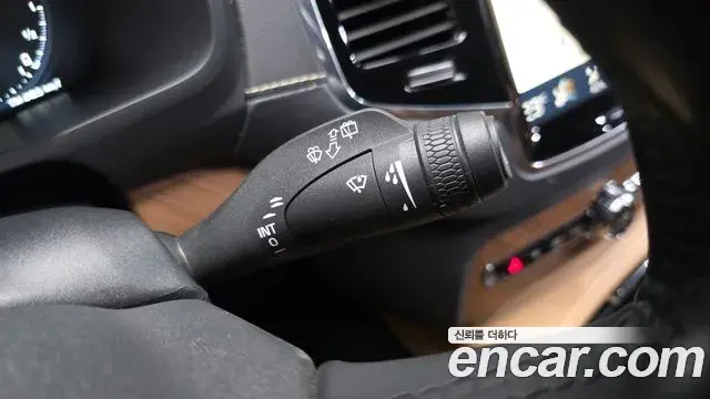Volvo XC90 2018 — ფოტო 14/33