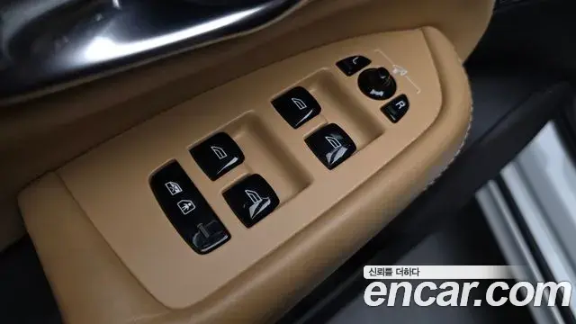 Volvo XC90 2018 — ფოტო 11/33
