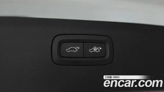Volvo XC90 2018 — ფოტო 25/33