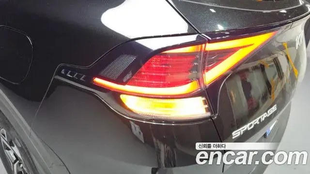 Kia Sportage 2022 — ფოტო 7/30