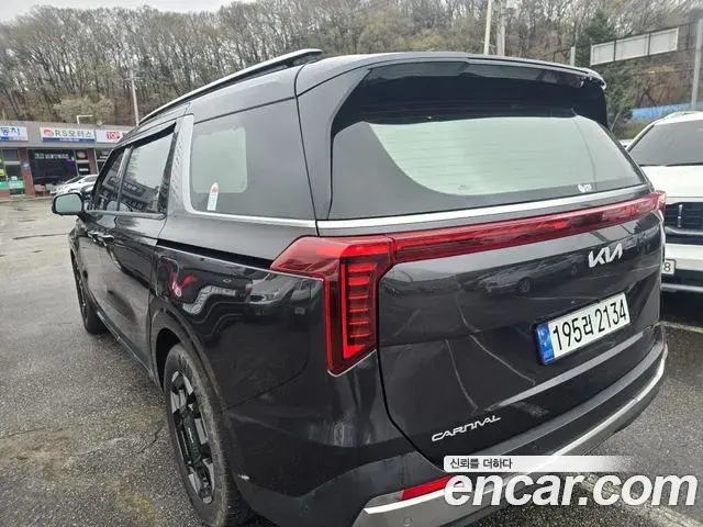 Kia Carnival 2024 — ფოტო 6/20