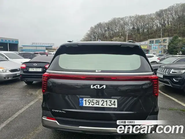 Kia Carnival 2024 — ფოტო 10/20