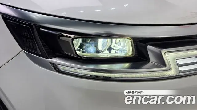 Kia Carnival 2020 — ფოტო 15/32