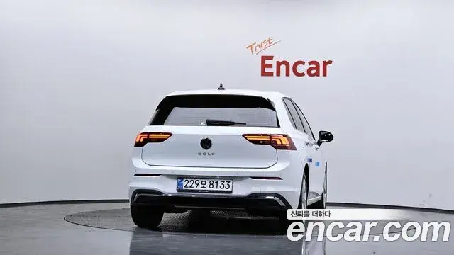 Volkswagen Golf 2025 — ფოტო 8/34