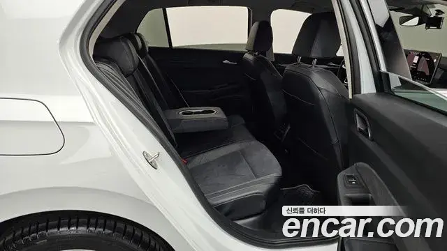 Volkswagen Golf 2025 — ფოტო 22/34