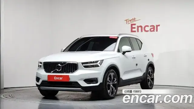 Volvo XC40 2020 — Фото 1/20