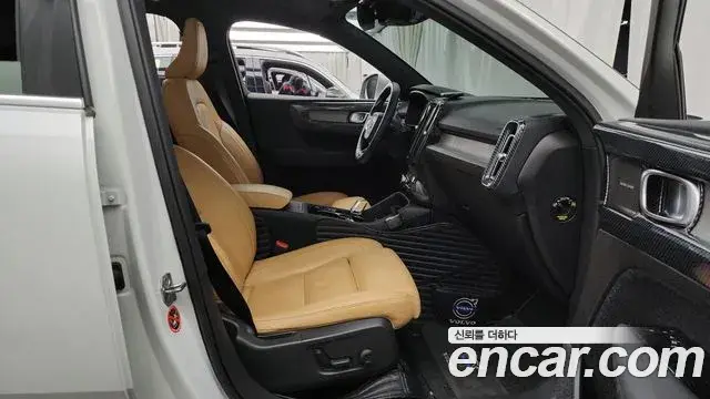 Volvo XC40 2020 — Фото 11/20