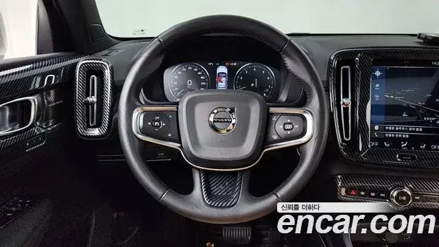 Volvo XC40 2020 — Фото 13/20