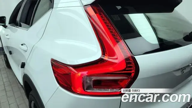 Volvo XC40 2020 — Photo 2/34