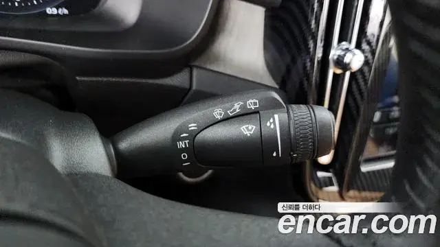 Volvo XC40 2020 — Photo 32/34