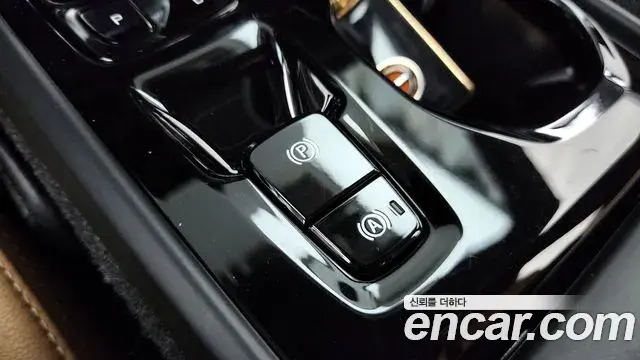 Volvo XC40 2020 — Photo 25/34