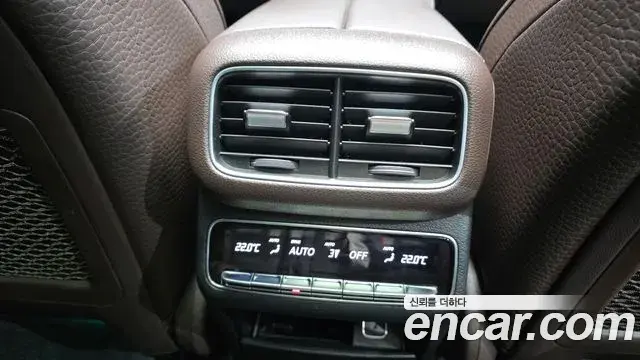 Mercedes-Benz GLE-Class 2022 — ფოტო 21/34