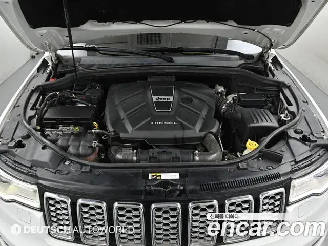 Jeep Grand Cherokee 2018 — Şəkil 13/20