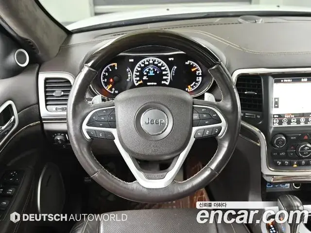 Jeep Grand Cherokee 2018 — Şəkil 15/20