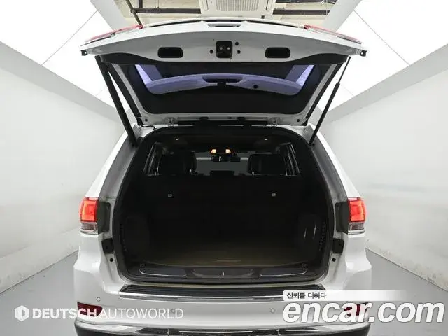 Jeep Grand Cherokee 2018 — Şəkil 7/20