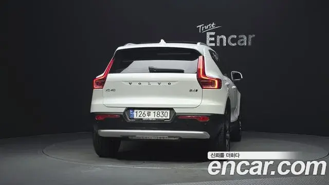 Volvo XC40 2023 — Şəkil 11/31