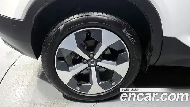 Volvo XC40 2023 — Şəkil 4/31
