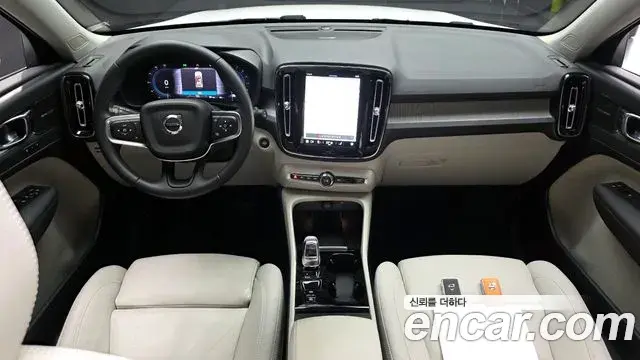 Volvo XC40 2023 — Şəkil 14/31