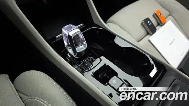 Volvo XC40 2023 — Şəkil 21/31