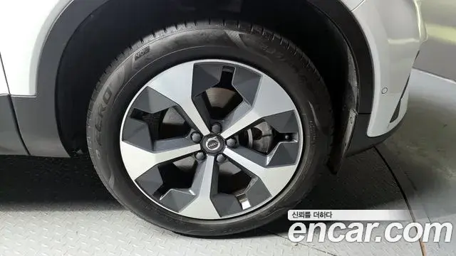 Volvo XC40 2023 — Şəkil 3/31