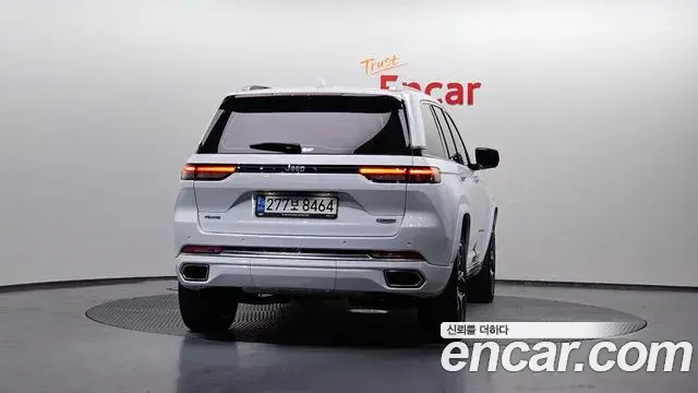 Jeep Grand Cherokee 2022 — Şəkil 12/33