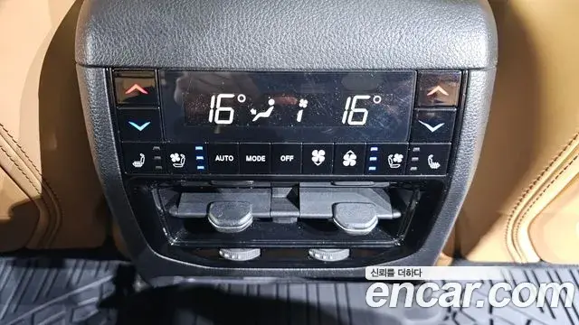 Jeep Grand Cherokee 2022 — Şəkil 11/33