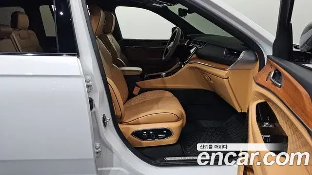 Jeep Grand Cherokee 2022 — Şəkil 30/33